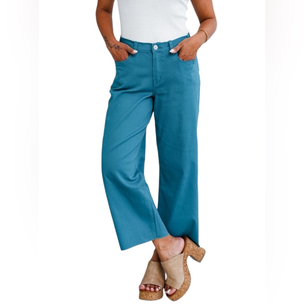 YMI - Cropped Teal Jeans - size Med NWT